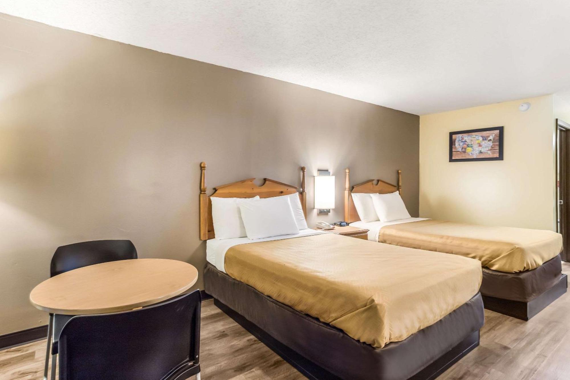 econo lodge Clinton Esterno foto
